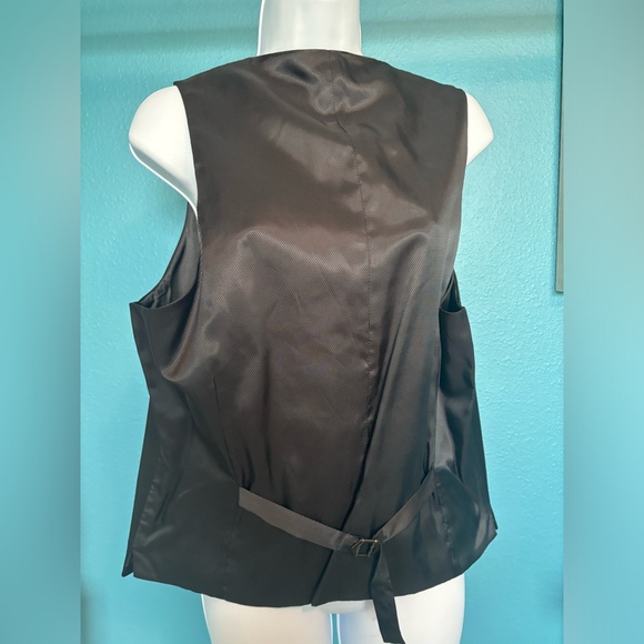 Men’s black vest - Picture 2 of 2